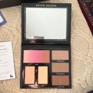 Kevyn Aucoin the contour book. Make up palette